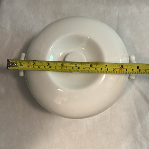 Very cool 7.25” pot/oven ware with top that converts to a dish. - Picture 12 of 12